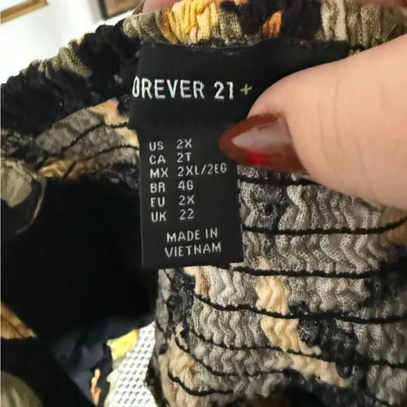 Forever 21 Plus Size Banana Print Crop Top Size 2X - Picture 2 of 4